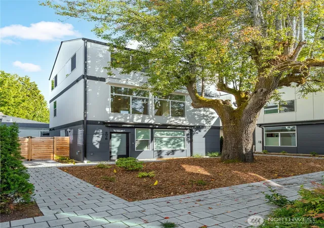 Photo 2 of Townhouse for sale at 807 S Sullivan St, Seattle, WA 98108 | MLS# NWM2582751 | Listing updated on 2026-09-21