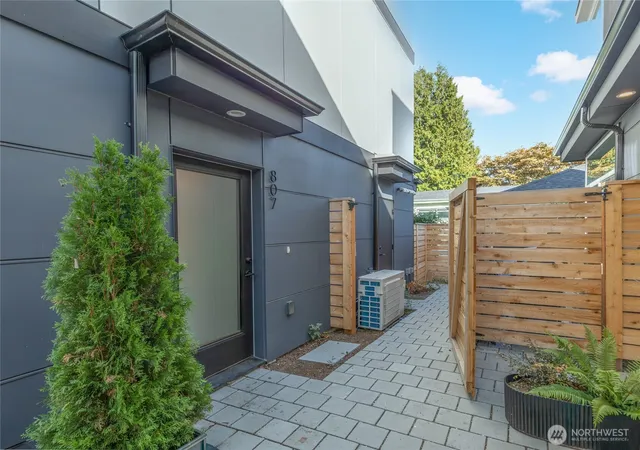 Photo 3 of Townhouse for sale at 807 S Sullivan St, Seattle, WA 98108 | MLS# NWM2582751 | Listing updated on 2026-09-21