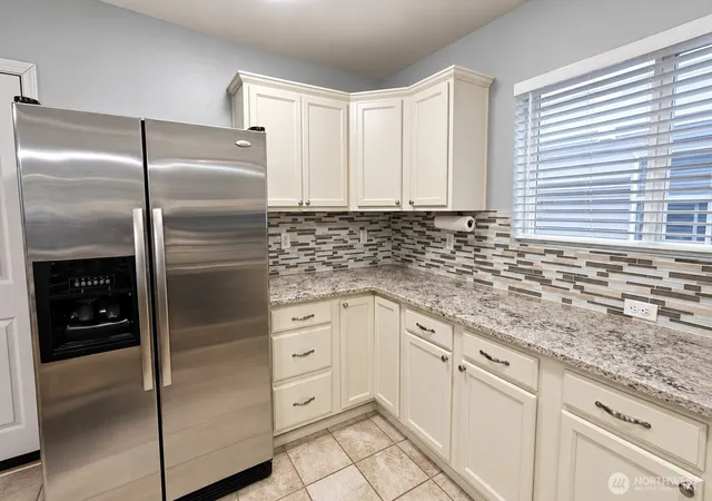 Photo 4 of Single family home for sale at 996 G St SW, Tumwater, WA 98512 | MLS# NWM2582752 | Listing updated on 2026-09-30