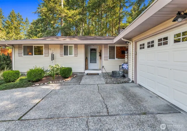 Photo 3 of Sale Pending at 4905 93rd Avenue W, University Place, WA 98467 | MLS# NWM2582757 | Listing updated on 2026-10-01