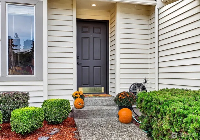 Photo 2 of Sale Pending at 1341 Sw 348th Street, Federal Way, WA 98023 | MLS# NWM2582764 | Listing updated on 2026-09-30