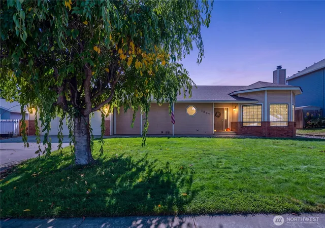 Photo 1 of Single family home for sale at 1507 4th Street, Wenatchee, WA 98801 | MLS# NWM2582766 | Listing updated on 2026-09-29