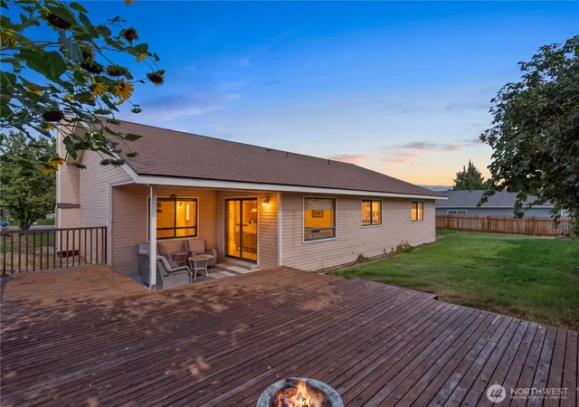 Photo 2 of Single family home for sale at 1507 4th Street, Wenatchee, WA 98801 | MLS# NWM2582766 | Listing updated on 2026-09-29