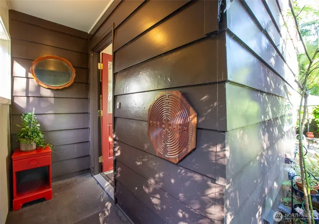 Photo 4 of House for sale at 505 Linder St, Friday Harbor, WA 98250 | MLS# NWM2582772 | Listing updated on 2026-10-01