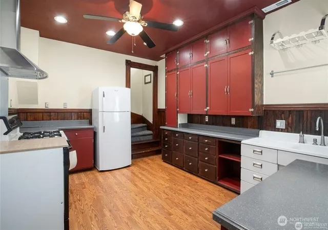 Photo 4 of Sale Pending at 623 W Market St, Aberdeen, WA 98520 | MLS# NWM2582774 | Listing updated on 2026-09-23