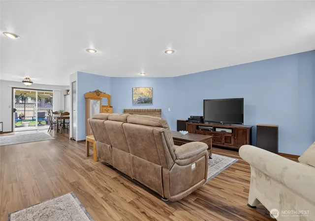 Photo 3 of Sale Pending at 219 S 316th Place, Federal Way, WA 98003 | MLS# NWM2582776 | Listing updated on 2026-09-26