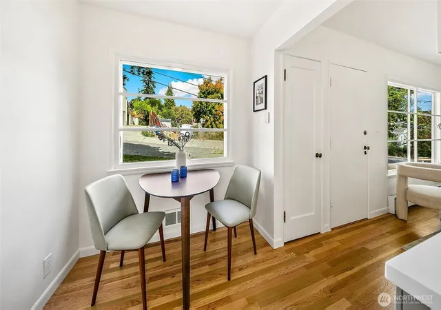 Photo 4 of Condo for sale at 1015 N 40th Street, Seattle, WA 98103 | MLS# NWM2582803 | Listing updated on 2026-09-30