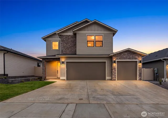 Photo 1 of Single family home for sale at 526 S Oasis Loop, East Wenatchee, WA 98802 | MLS# NWM2582808 | Listing updated on 2026-09-30