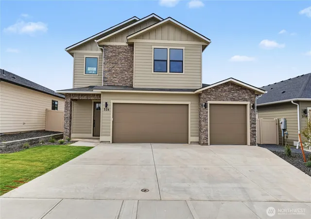 Photo 2 of Single family home for sale at 526 S Oasis Loop, East Wenatchee, WA 98802 | MLS# NWM2582808 | Listing updated on 2026-09-30