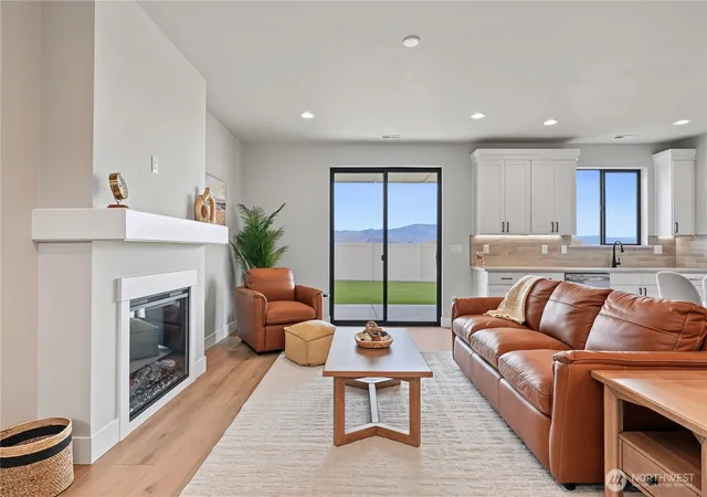Photo 4 of Single family home for sale at 526 S Oasis Loop, East Wenatchee, WA 98802 | MLS# NWM2582808 | Listing updated on 2026-09-30