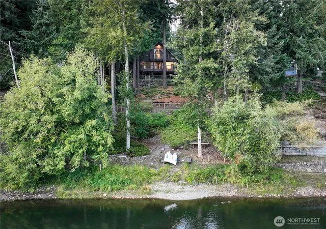 Photo 2 of Single family home for sale at 4908 W Tapps Dr E, Lake Tapps, WA 98391 | MLS# NWM2582811 | Listing updated on 2026-09-27