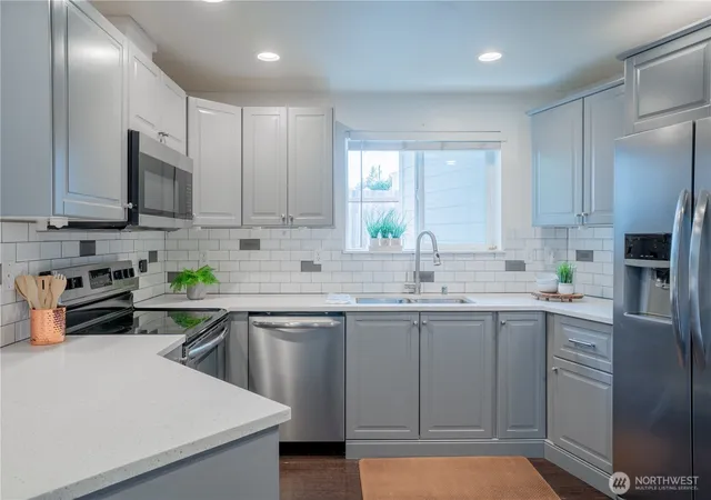Photo 4 of Condo for sale at 11920 98th Avenue NE #302, Kirkland, WA 98034 | MLS# NWM2582814 | Listing updated on 2026-09-30