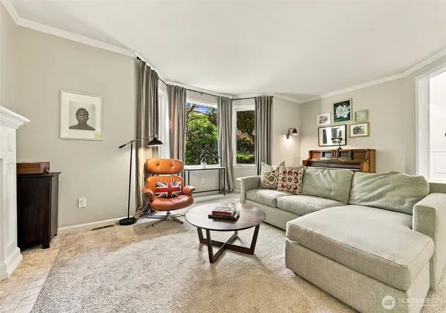 Photo 4 of Single family home for sale at 4027 35th Avenue W, Seattle, WA 98199 | MLS# NWM2582815 | Listing updated on 2026-09-29