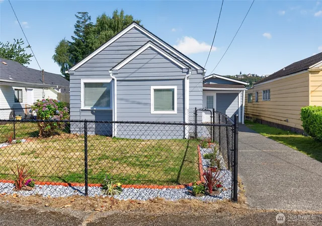 Photo 2 of Single family home for sale at 2106 W 2nd Street, Aberdeen, WA 98520 | MLS# NWM2582828 | Listing updated on 2026-09-21