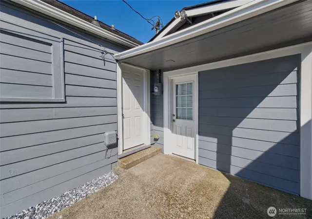 Photo 3 of Single family home for sale at 2106 W 2nd Street, Aberdeen, WA 98520 | MLS# NWM2582828 | Listing updated on 2026-09-21