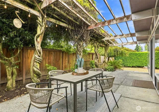 Photo 1 of Sale Pending at 8218 Se 36th Street, Mercer Island, WA 98040 | MLS# NWM2582839 | Listing updated on 2026-10-02