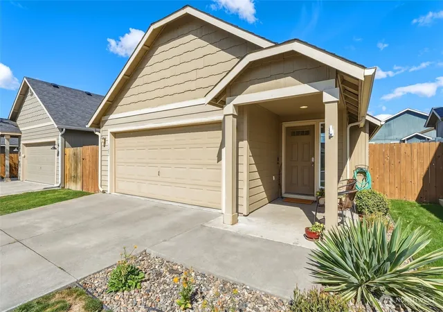 Photo 3 of Single family home for sale at 1202 Carver St, College Place, WA 99324 | MLS# NWM2582841 | Listing updated on 2026-10-02