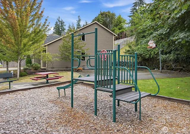 Photo 4 of Single family home for sale at 14733 SE 187th Circle, Renton, WA 98058 | MLS# NWM2582844 | Listing updated on 2026-09-25