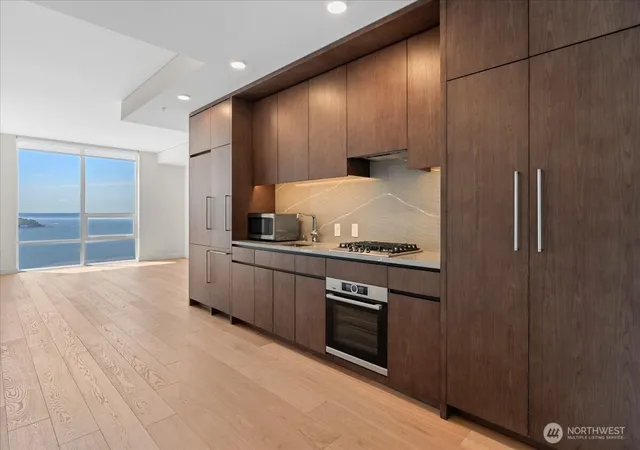 Photo 3 of Condo for sale at 121 Stewart St #2506, Seattle, WA 98101 | MLS# NWM2582845 | Listing updated on 2026-09-17