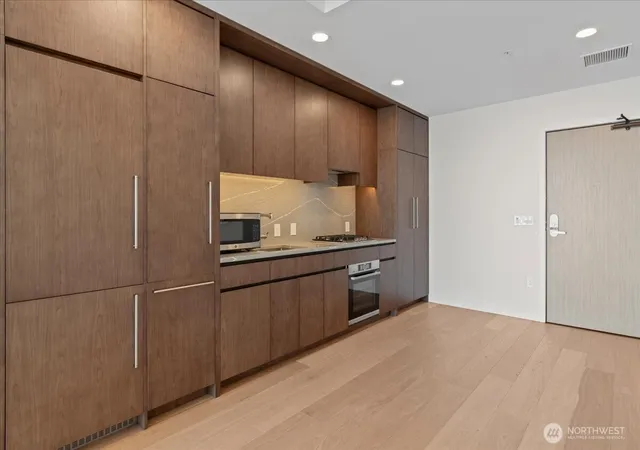 Photo 4 of Condo for sale at 121 Stewart St #2506, Seattle, WA 98101 | MLS# NWM2582845 | Listing updated on 2026-09-17