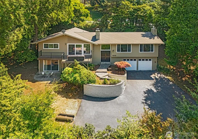 Photo 3 of Single family home for sale at 5212 W Mercer Pl, Mercer Island, WA 98040 | MLS# NWM2582850 | Listing updated on 2026-09-23