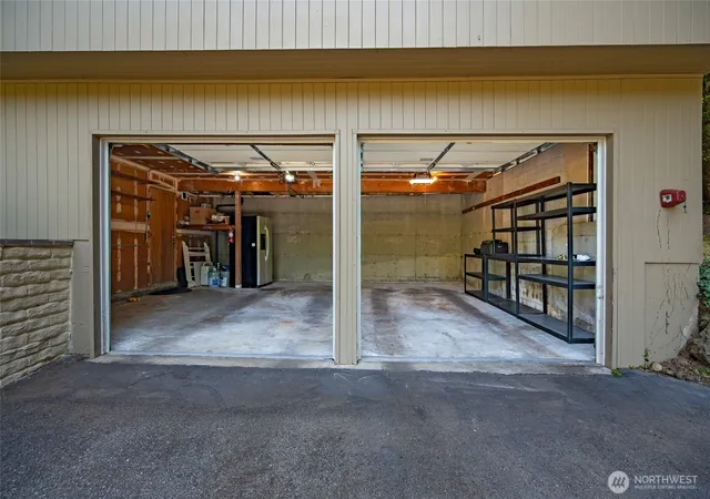 Photo 3 of Single family home for sale at 5212 W Mercer Pl, Mercer Island, WA 98040 | MLS# NWM2582850 | Listing updated on 2026-09-23