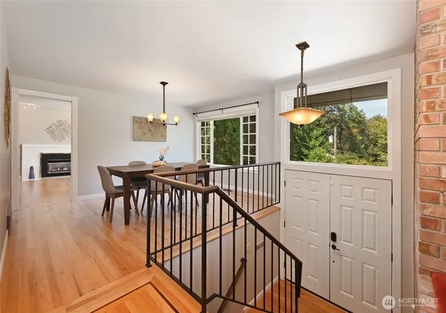Photo 4 of Single family home for sale at 5212 W Mercer Pl, Mercer Island, WA 98040 | MLS# NWM2582850 | Listing updated on 2026-09-23