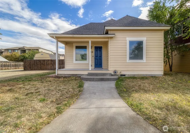 Single family home for sale at 512 N Roosevelt St, Walla Walla, WA 99362 | MLS# NWM2582872