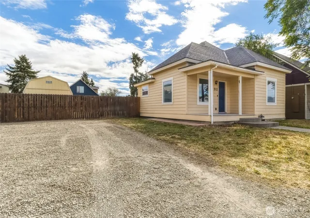 Photo 1 of Single family home for sale at 512 N Roosevelt St, Walla Walla, WA 99362 | MLS# NWM2582872 | Listing updated on 2026-10-02