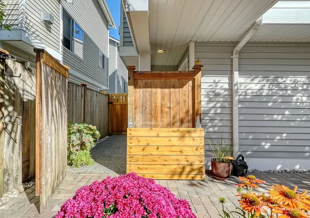 Photo 2 of Townhouse for sale at 8529 Midvale Ave N #C, Seattle, WA 98103 | MLS# NWM2582873 | Listing updated on 2026-09-29
