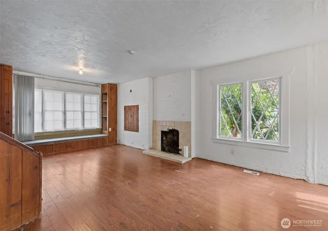 Photo 2 of Single family home for sale at 14629 24th Avenue Sw, Burien, WA 98166 | MLS# NWM2582881 | Listing updated on 2026-10-01
