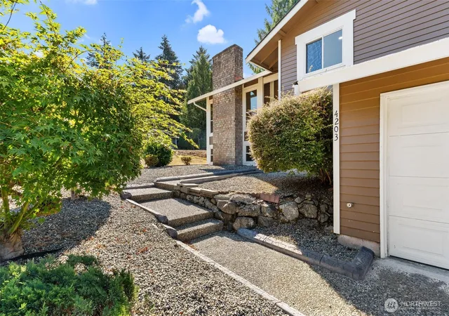 Photo 3 of Single family home for sale at 4203 SW 328th Street, Federal Way, WA 98023 | MLS# NWM2582890 | Listing updated on 2026-09-22