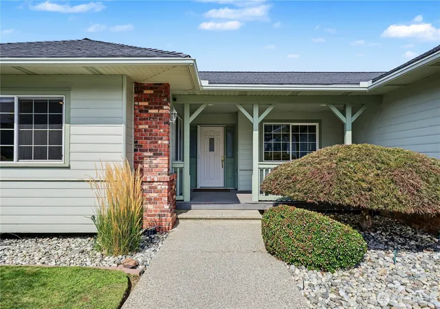 Photo 2 of Sale Pending at 1716 Windsor Ct, Wenatchee, WA 98801 | MLS# NWM2582910 | Listing updated on 2026-09-22