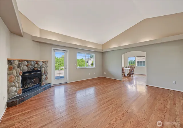 Photo 4 of Sale Pending at 1716 Windsor Ct, Wenatchee, WA 98801 | MLS# NWM2582910 | Listing updated on 2026-09-22