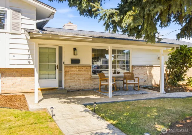 Photo 2 of Single family home for sale at 129 Christina Dr, Sumner, WA 98390 | MLS# NWM2582911 | Listing updated on 2026-09-29