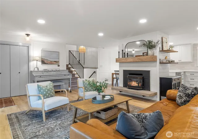 Photo 4 of Single family home for sale at 129 Christina Dr, Sumner, WA 98390 | MLS# NWM2582911 | Listing updated on 2026-09-29