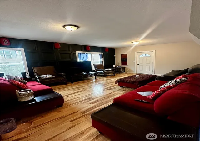 Photo 3 of Single family home for sale at 1100 Hayes St, Aberdeen, WA 98520 | MLS# NWM2582914 | Listing updated on 2026-10-01