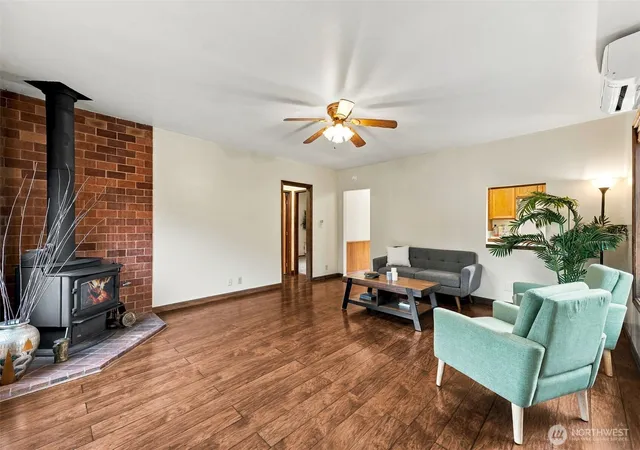 Photo 2 of Sale Pending at 1140 N Cambrian Ave, Bremerton, WA 98312 | MLS# NWM2582948 | Listing updated on 2026-09-29