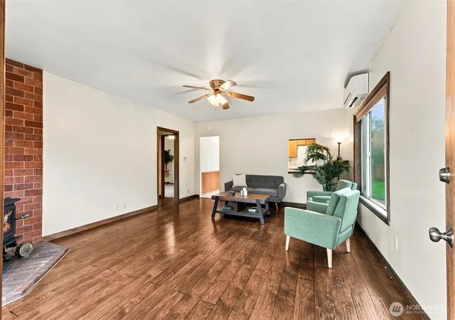 Photo 3 of Sale Pending at 1140 N Cambrian Ave, Bremerton, WA 98312 | MLS# NWM2582948 | Listing updated on 2026-09-29