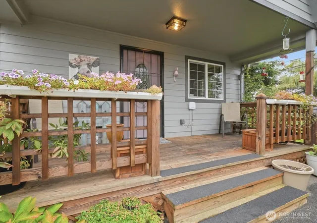 Photo 3 of Sale Pending at 6513 Waller Rd E, Tacoma, WA 98443 | MLS# NWM2582949 | Listing updated on 2026-09-22