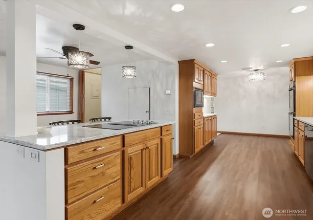Photo 4 of Sale Pending at 6513 Waller Rd E, Tacoma, WA 98443 | MLS# NWM2582949 | Listing updated on 2026-09-22