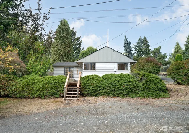 Photo 1 of Single family home for sale at 10915 N Park Ave, Seattle, WA 98133 | MLS# NWM2582955 | Listing updated on 2026-09-21