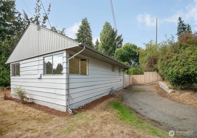 Photo 3 of Single family home for sale at 10915 N Park Ave, Seattle, WA 98133 | MLS# NWM2582955 | Listing updated on 2026-09-21