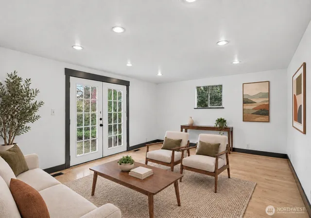 Photo 4 of Single family home for sale at 10915 N Park Ave, Seattle, WA 98133 | MLS# NWM2582955 | Listing updated on 2026-09-21