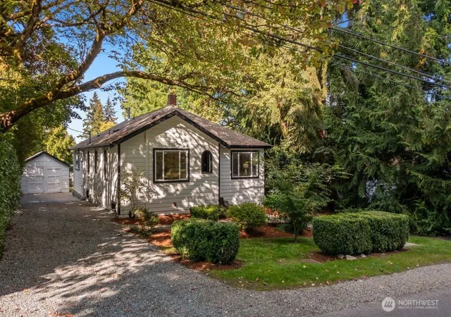 Photo 2 of Single family home for sale at 3042 Ne 94th Street, Seattle, WA 98115 | MLS# NWM2582960 | Listing updated on 2026-09-28