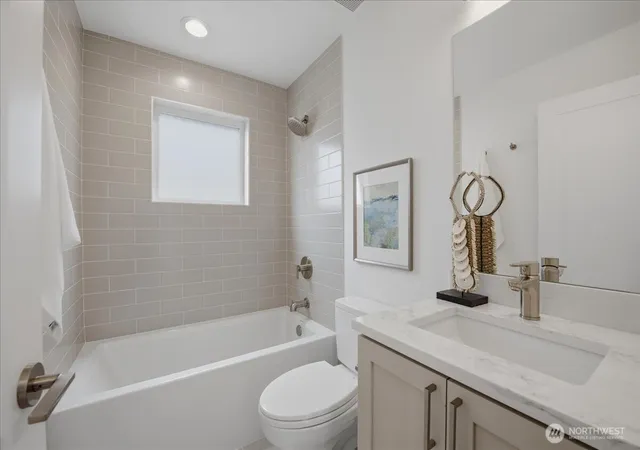 Photo 3 of Sale Pending at 7320 11th Avenue NE, Seattle, WA 98115 | MLS# NWM2582967 | Listing updated on 2026-09-25