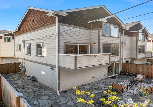 Photo 1 of Townhouse for sale at 8521 Interlake Ave N #B, Seattle, WA 98103 | MLS# NWM2582974 | Listing updated on 2026-09-24