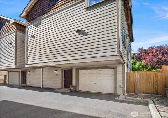 Photo 2 of Townhouse for sale at 8521 Interlake Ave N #B, Seattle, WA 98103 | MLS# NWM2582974 | Listing updated on 2026-09-24
