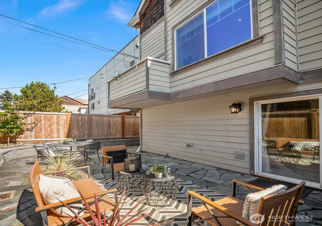 Photo 3 of Townhouse for sale at 8521 Interlake Ave N #B, Seattle, WA 98103 | MLS# NWM2582974 | Listing updated on 2026-09-24