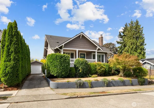 Photo 3 of Single family home for sale at 511 28th Avenue, Seattle, WA 98122 | MLS# NWM2582982 | Listing updated on 2026-10-01